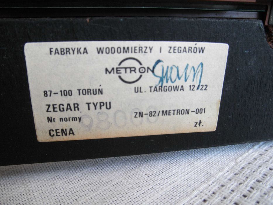 Zegar wiszący wahadłowy METRON . PRL - sprawny.