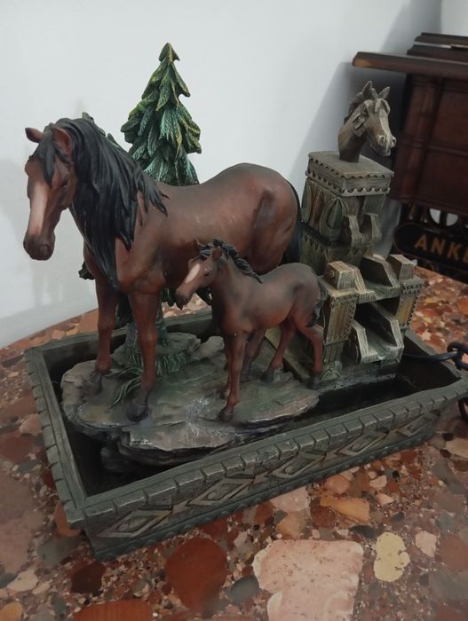 Fontenario com cavalos
