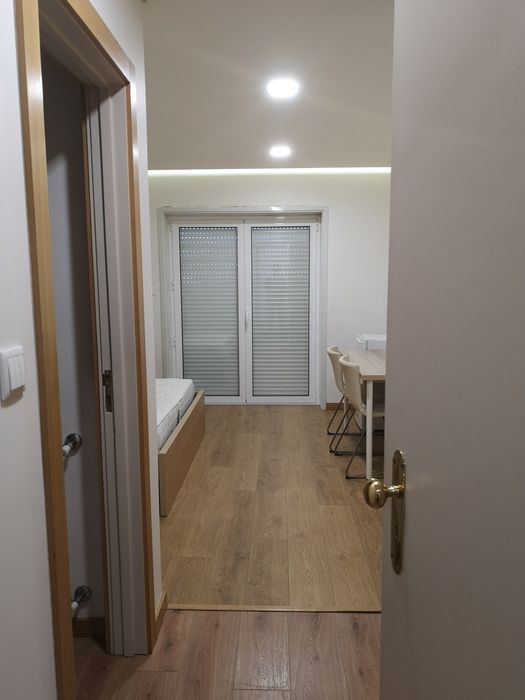 Alugo quarto  suite, individual Barcelos