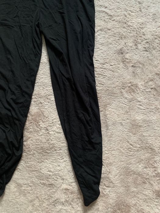 Czarny kombinezon z wiskozy