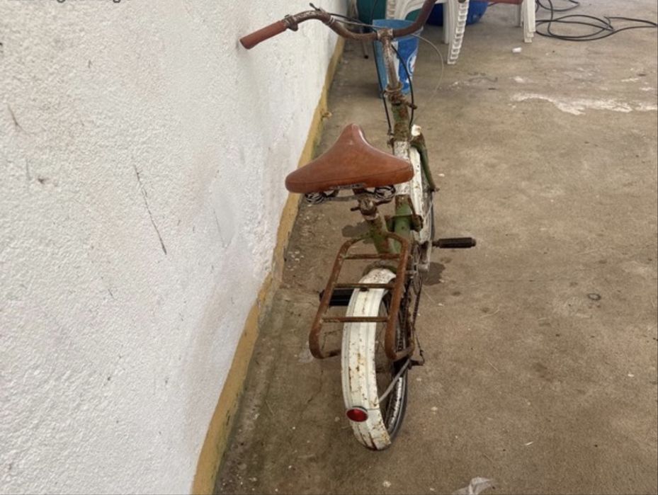bicicleta dobrável antiga para restaurar