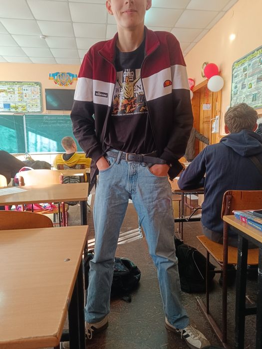 Віддам все що на хлопчику безкоштовно окрім кросівок