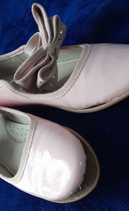 Balerinki baleriny pantofelki lakierki pudrowy róż kokardki 29