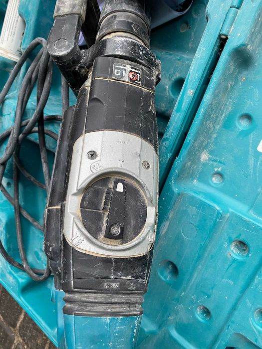 Makita HR4011C AVT Młot udarowy uszkodzony do naprawy