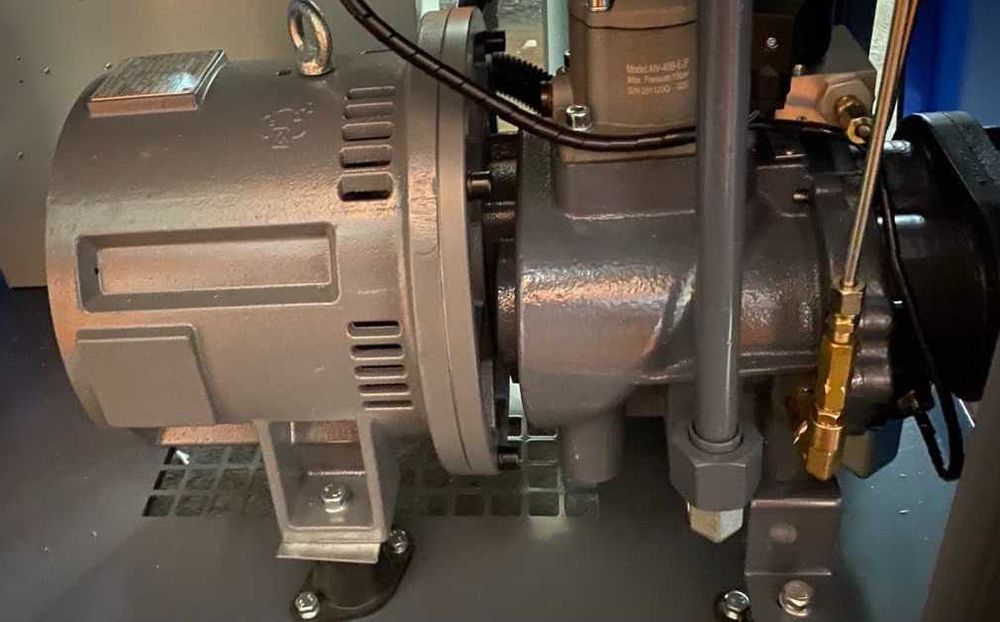 Новый компрессор винтовой по цене поршневого