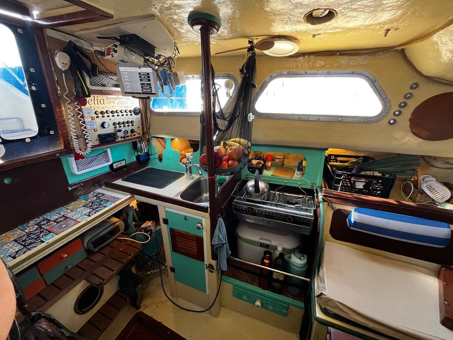 Samphire 29 – Cruzeiro de quilha longa – Mastro e aparelho novos – Solar 300W – AIS – Atualmente a navegar