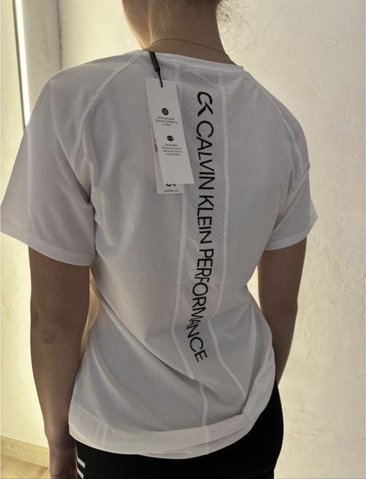 Футболка calvin klein спортивна