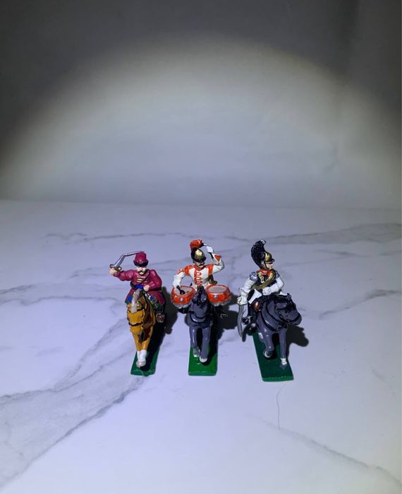 оловʼяні солдатики на конях