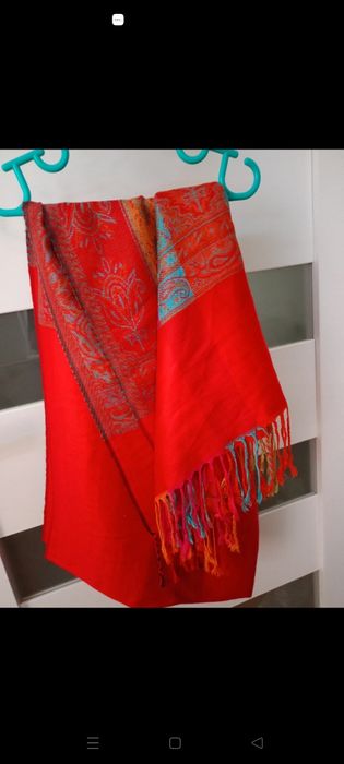 Piękny duży szeroki szal