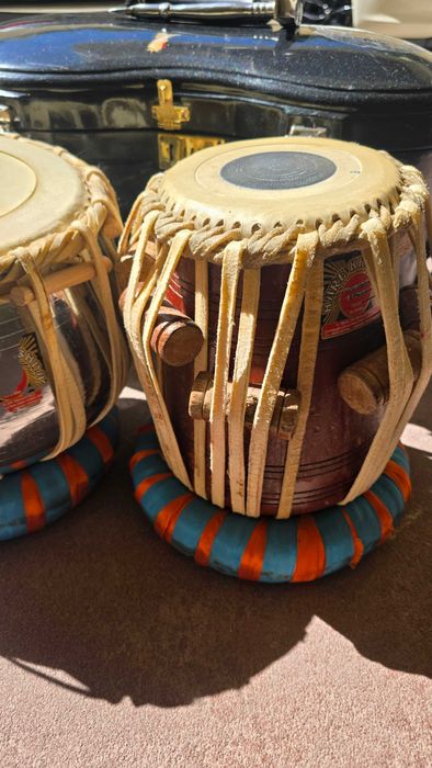 Tablá - instrume to de percussão indiano