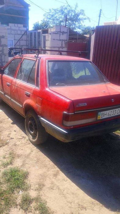 Продам машину мазда 323