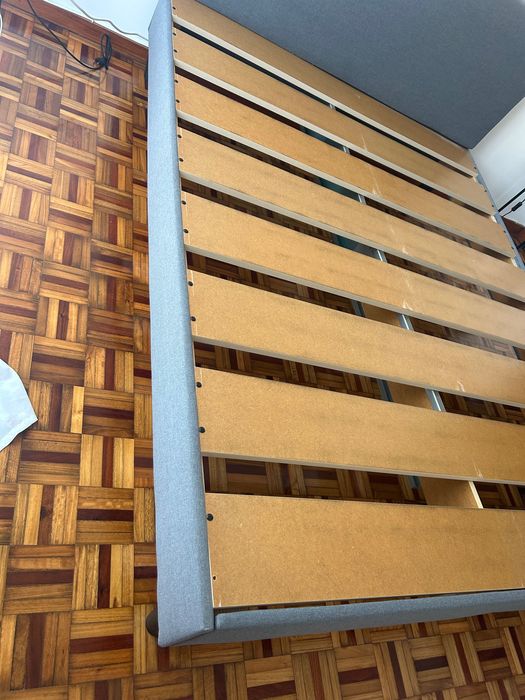 Cama IKEA cinzenta mais colchão