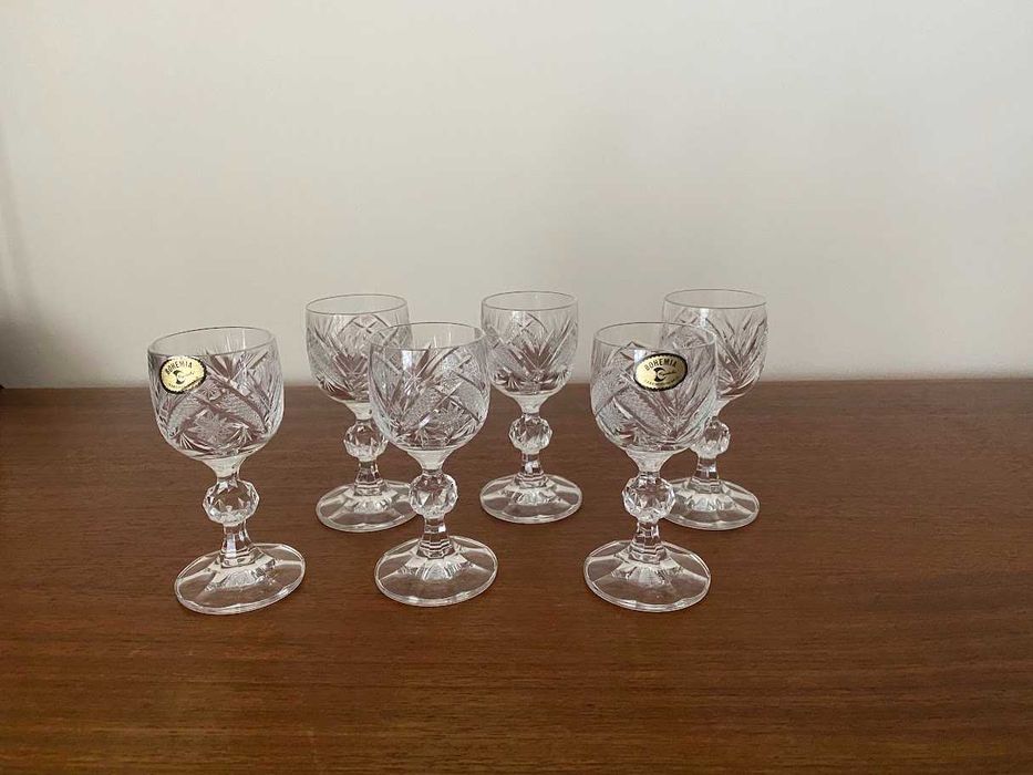 Seis cálices artesanais de cristal Checoslovaco Bohemia