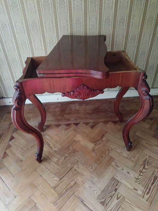 Mesa de jogo antiga dobrável em madeira maciça