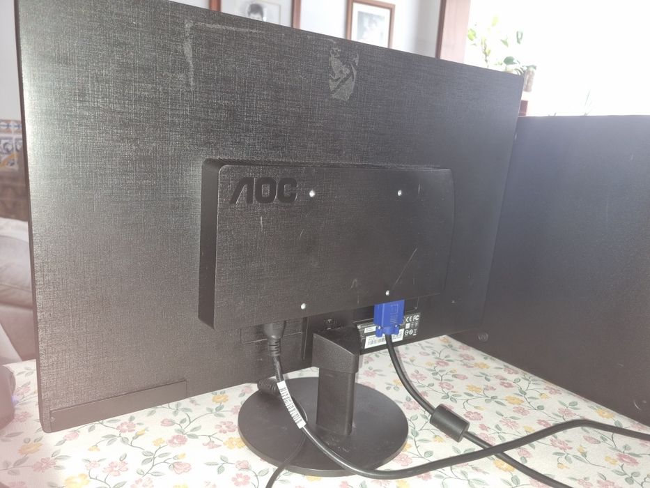 Computador Fujitsu Esprimo D556 + monitor AOC de 22 polegadas