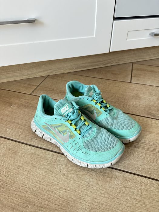 Кросівки жіночі nike