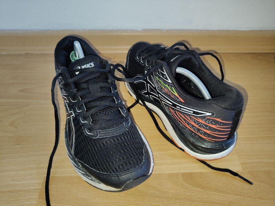 Markowe buty sportowe Asics Gel-Cumulus r 39,5 wkł25cm czarne