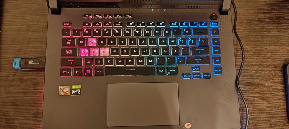 ASUS ROG Strix G15 Ryzen 7 6800H 16GB DDR5 512GB SSD GeForce RTX 3050