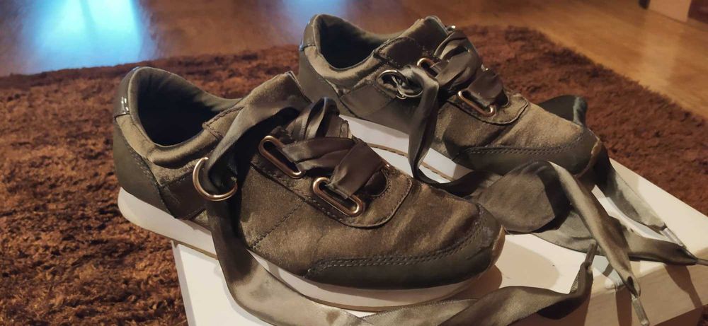 Ofereço envio Sapatilhas Verdes da Bershka