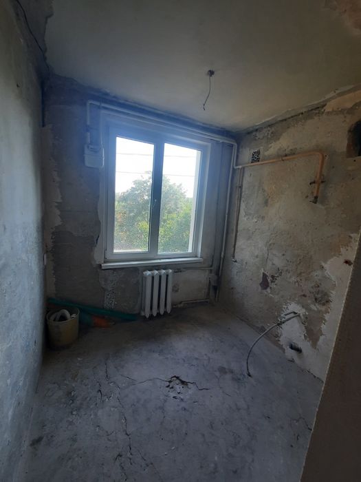 Квартира в центрі в стадії ремонту з будівельними матеріалами