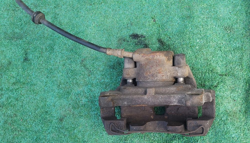 Bomba Pinça de travões frente lado esquerdo Audi A4 B8
