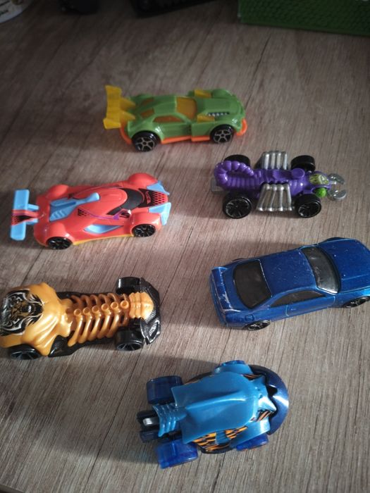 Samochody osobowe hot wheels