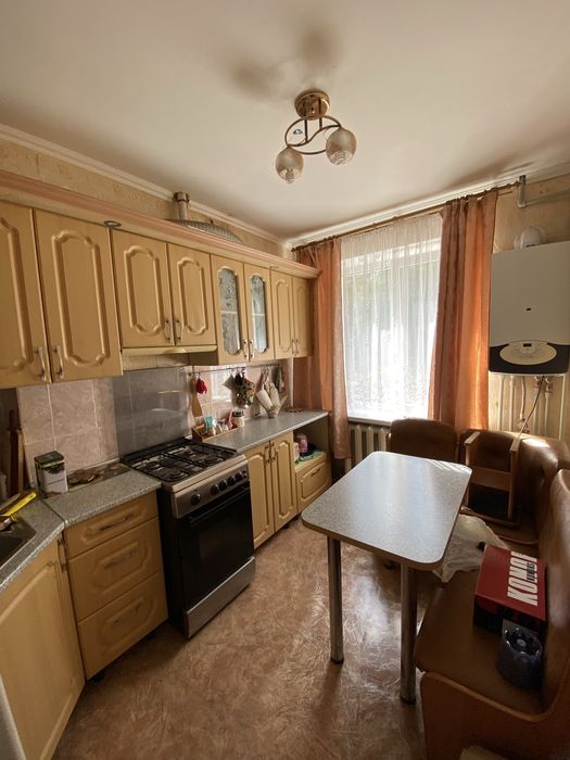 Продам 3к квартириру з газовим опаленням с.Зарічне