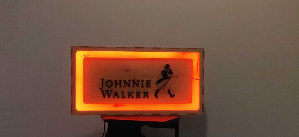 Skrzynka Johnnie Walker, sklejka, grawerowanie