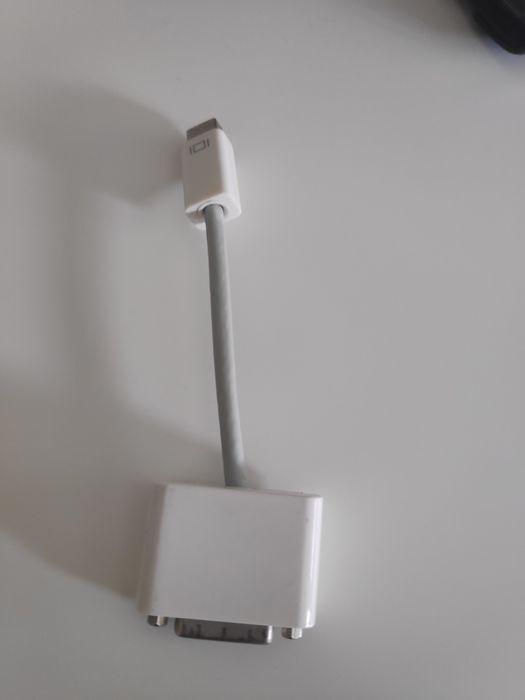 Macbook White + adaptador dvi