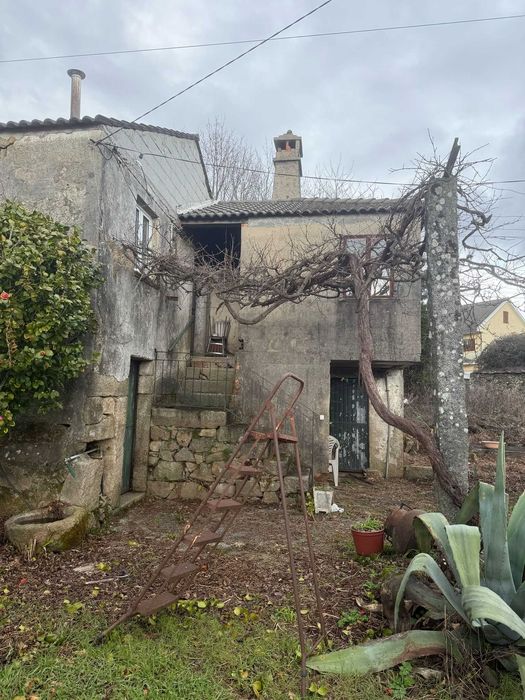 Vende-se Moradia c/ Terreno