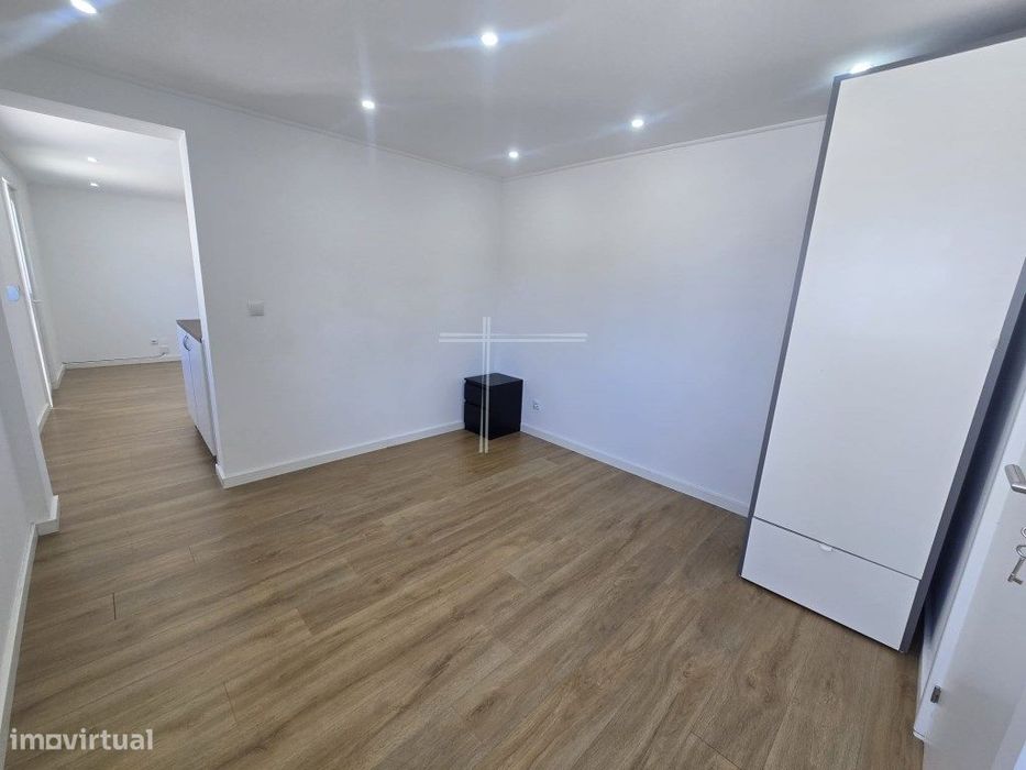 Moradia isolada T4 de arquitetura tradicional - Aroeira