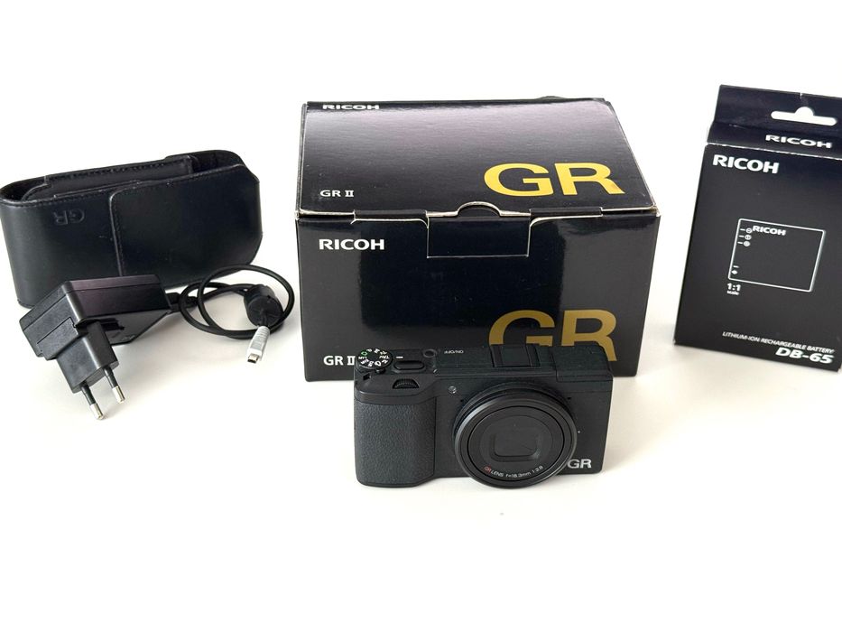 Ricoh GR II como nova, caixa e acessórios