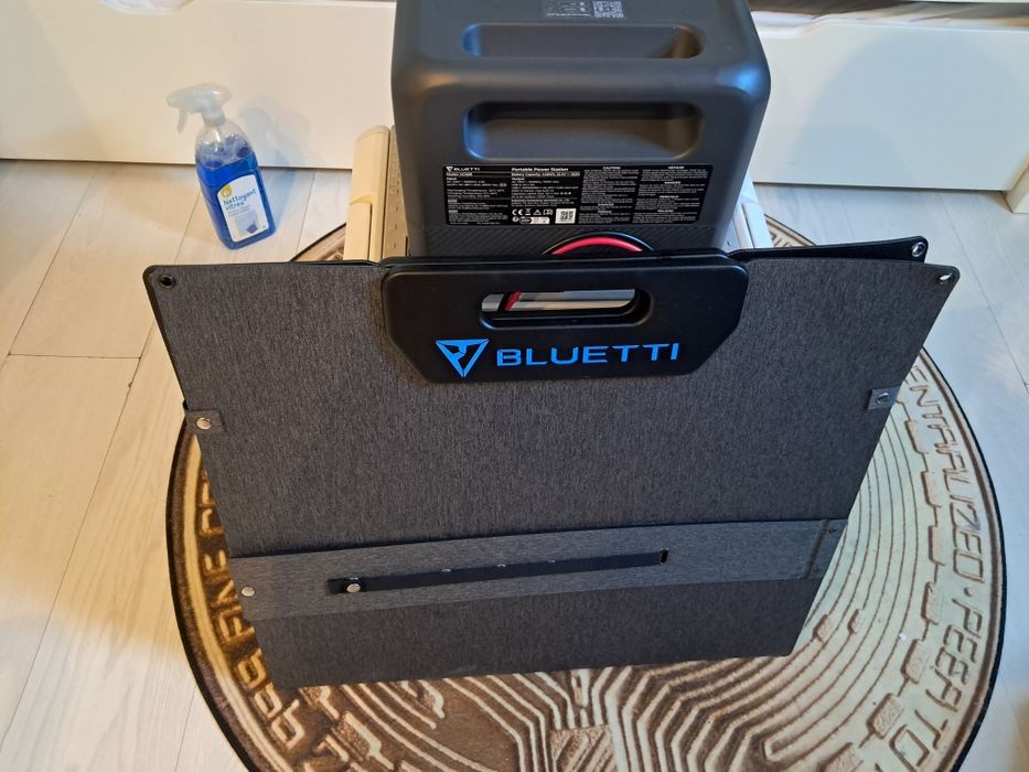 Bluetti AC50B 700W com painel fotovoltaico de 100W e frigorífico portátil