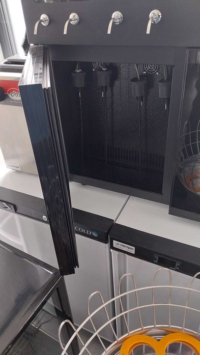 Automatyczny dyspenser do wina na 8 butelek - chłodziarka - 2 strefy