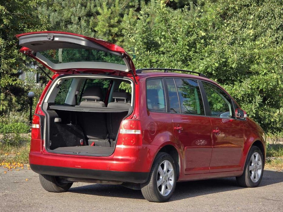 Продам Volkswagen Touran 2003. Можна в розстрочку, під викуп.