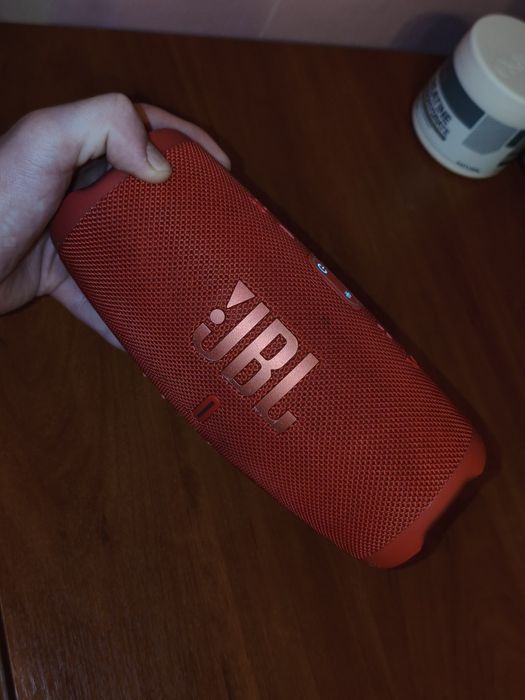 Продаю Jbl charge 5