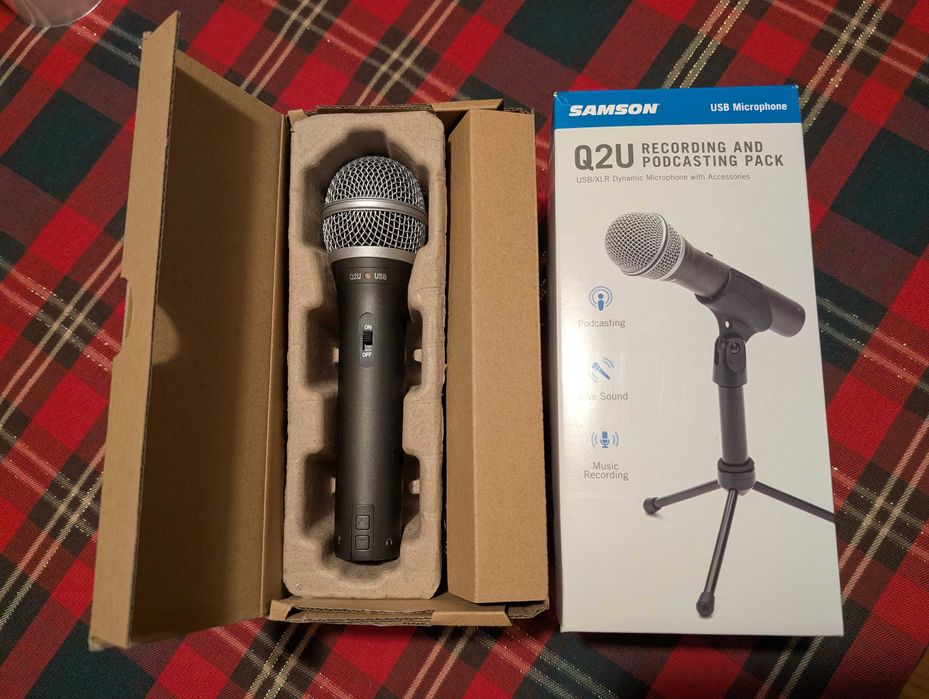 Microfone Samson Q2U - Conjunto para Podcast - USB e XLR (Na Caixa)