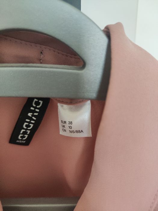 Bluzka z wiązaniem pod szyją