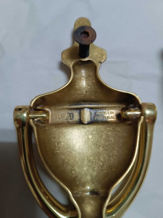 Puxadores de porta exterior Tupia em latão macisso