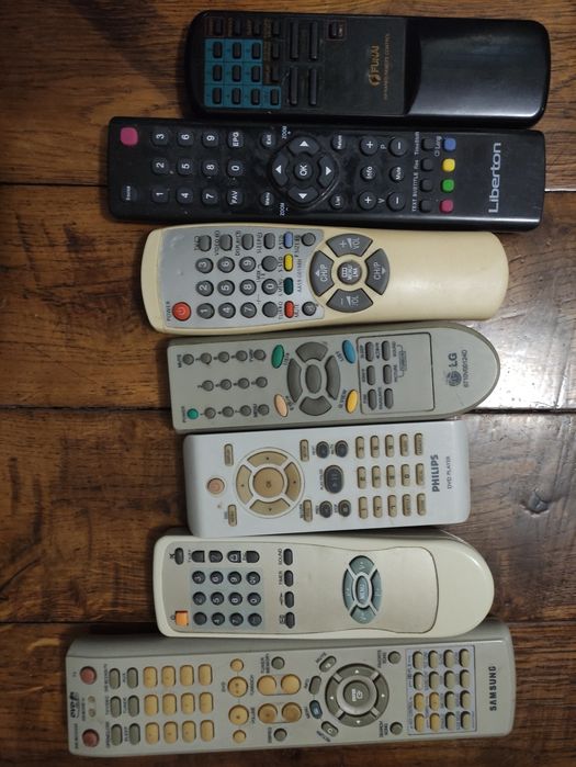 Пульт Luxman RA-5.Аудио и видео пульты  разные