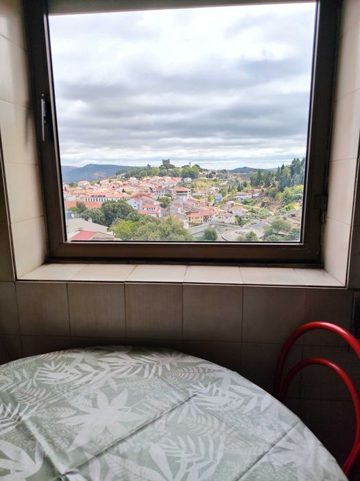 Quartos e Suite na Av. Sá Carneiro, Bragança