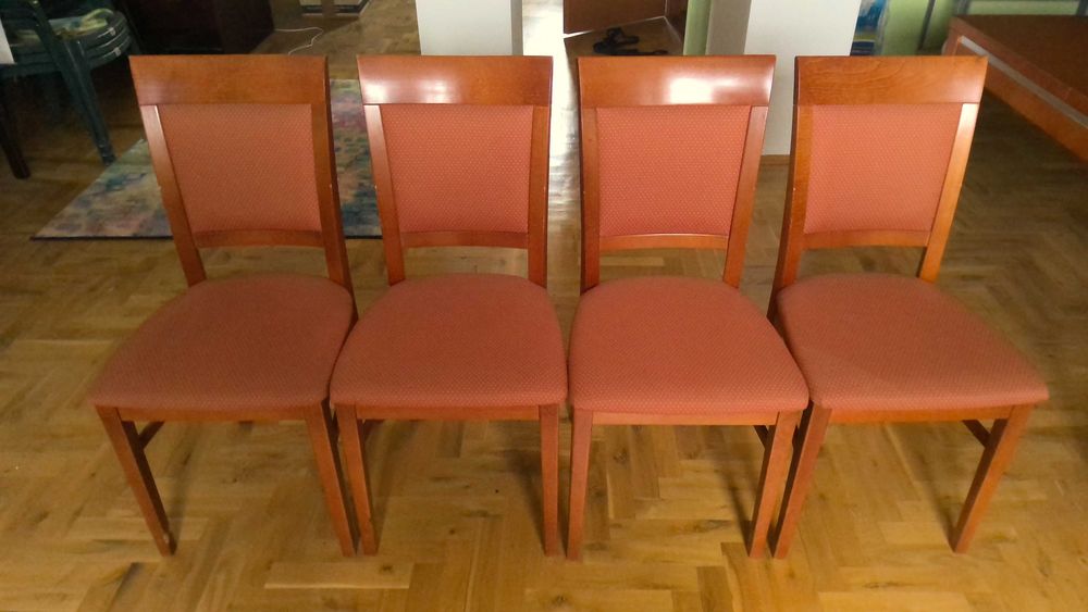 Krzesła 4szt. i rozkładany stół