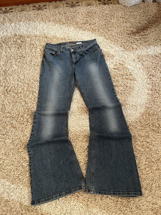 Джинсы Bootcut
