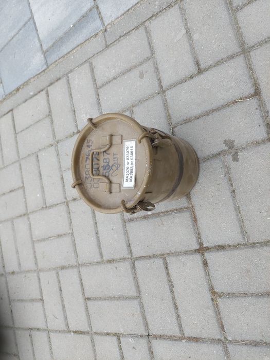 Stary pojemnik puszka na amunicję