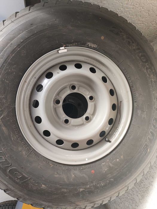 5 Rodas e pneus Bridgestone 225/95R16C