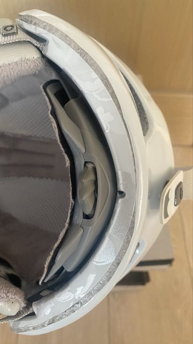 Жіночий гірськолижний шолом Giro Sheer. Розмір M