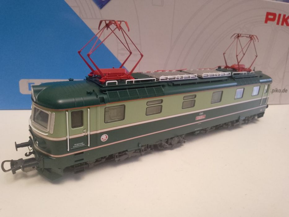 Электровоз Е669 типа ЧС2 от фирмы Piko арт.21020 аналог 1:87 но