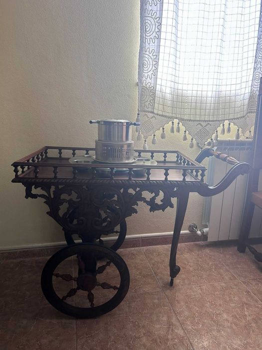 Conjunto de Sala de Jantar em Madeira Maciça