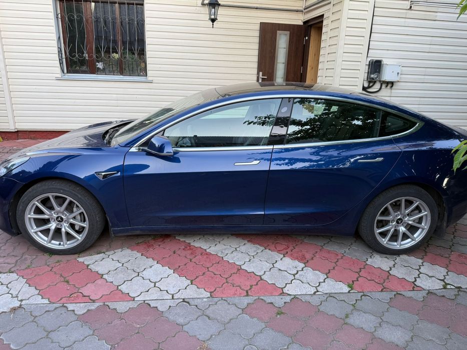 Продам Tesla Model 3