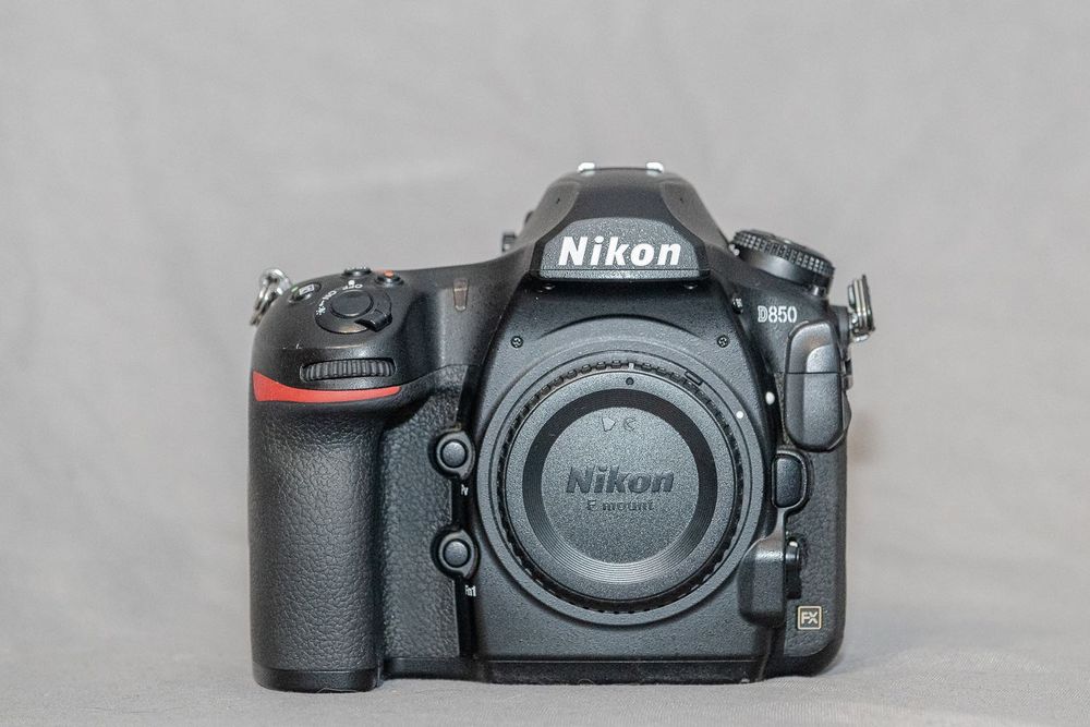 Nikon D850, body, grip plus dodatki!